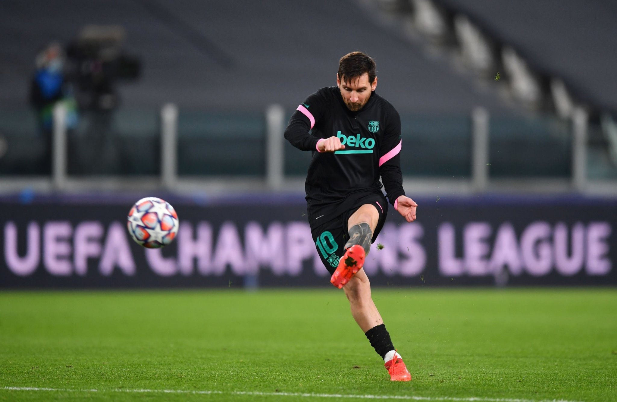 使她面对不 使她面对不